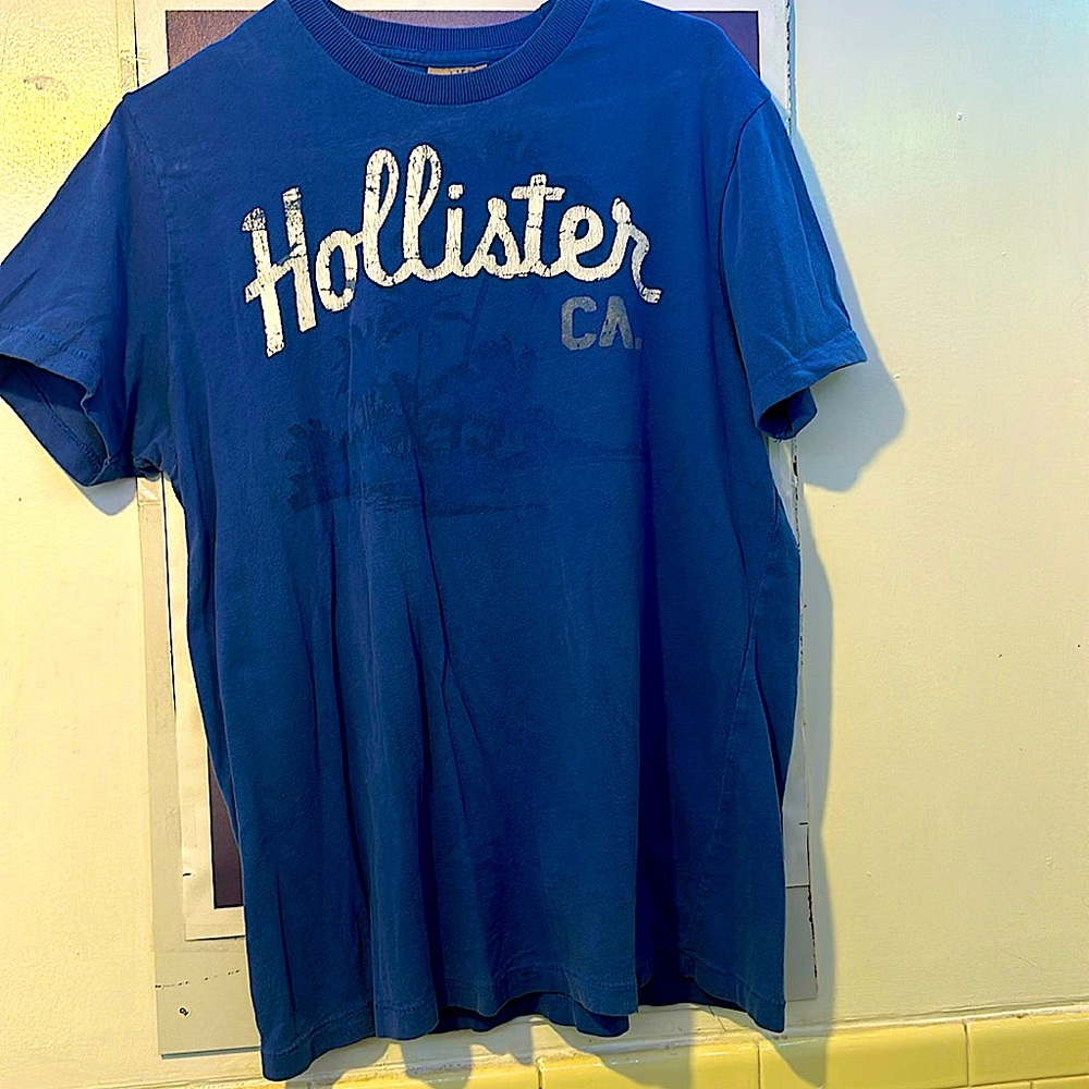 Blue Hollister t-shirt. Size large. 100% cotton